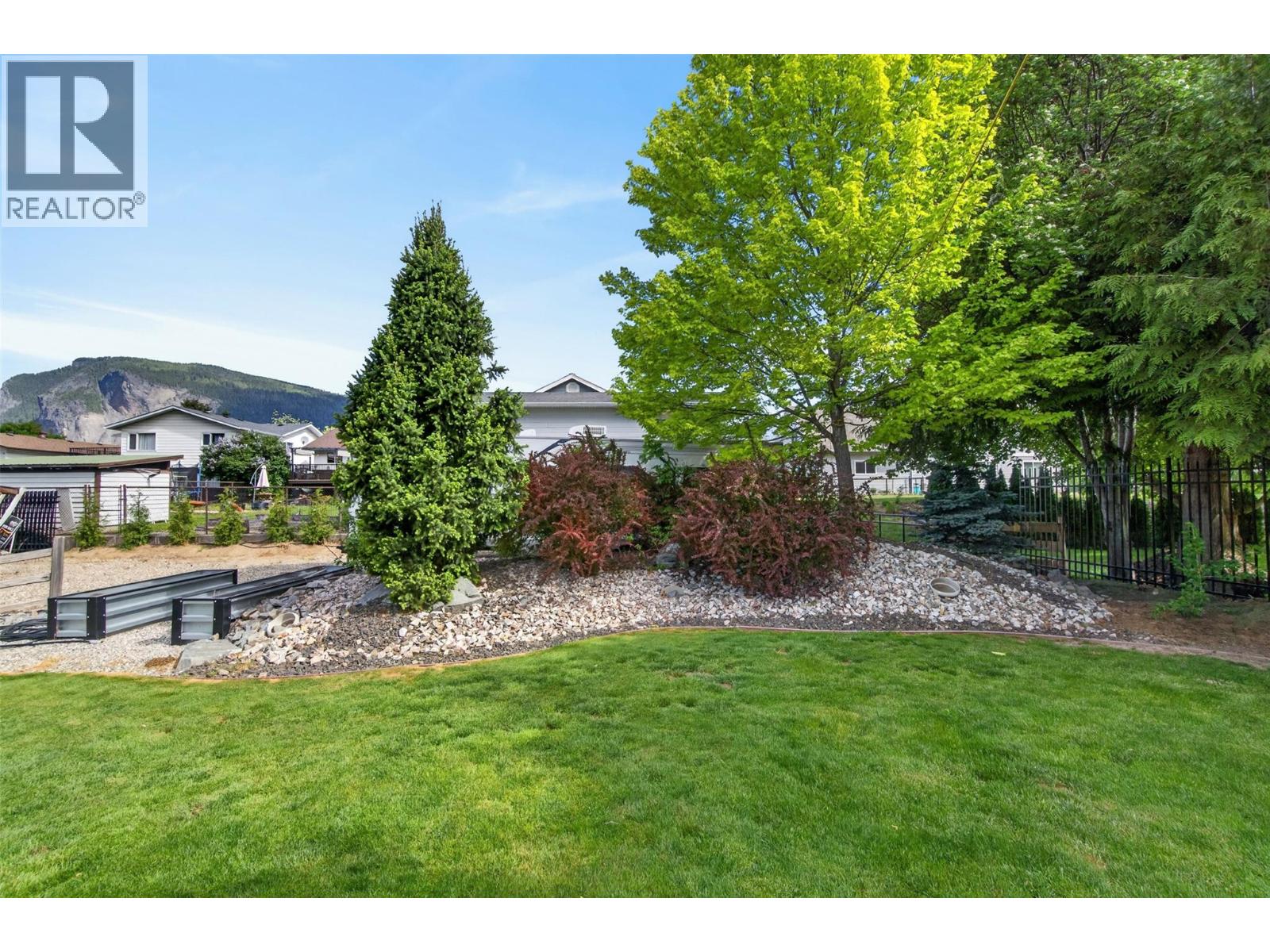  5421 71 Avenue Northeast, Salmon Arm