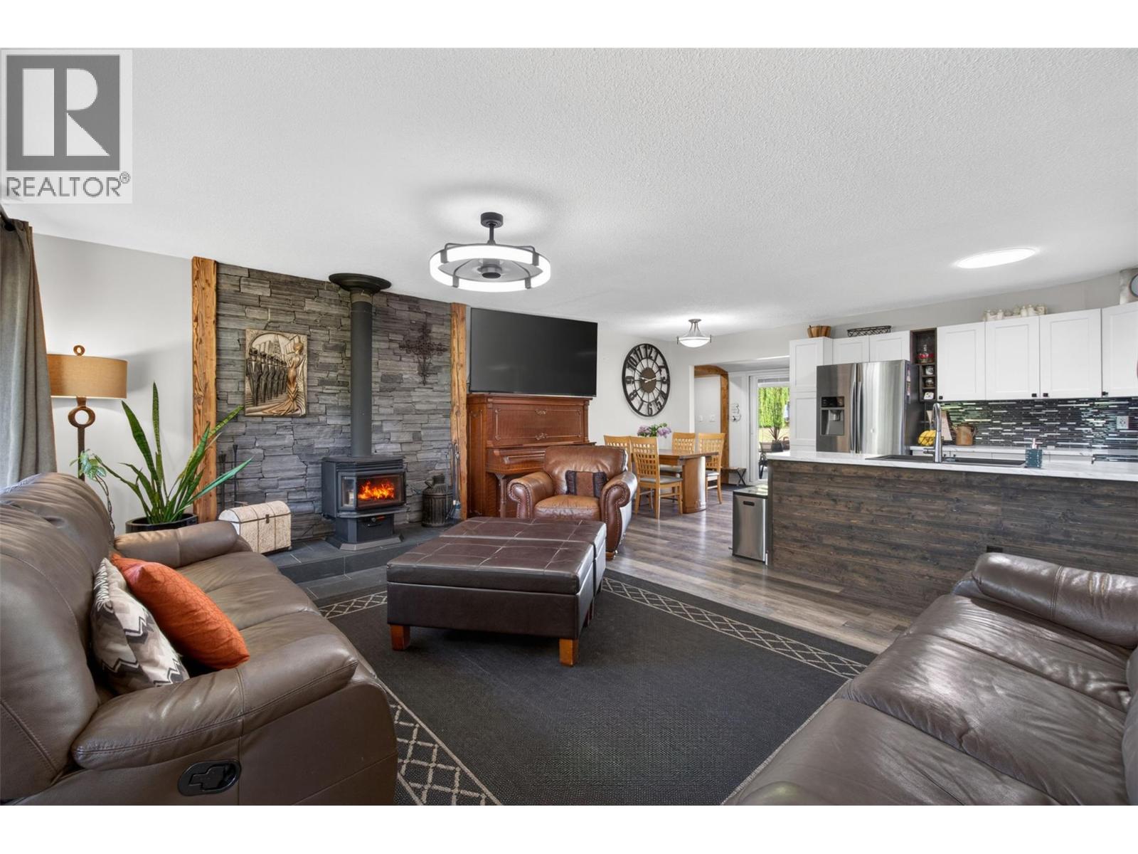  5421 71 Avenue Northeast, Salmon Arm