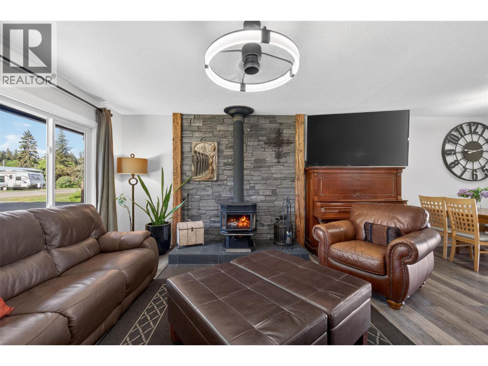  5421 71 Avenue Northeast, Salmon Arm