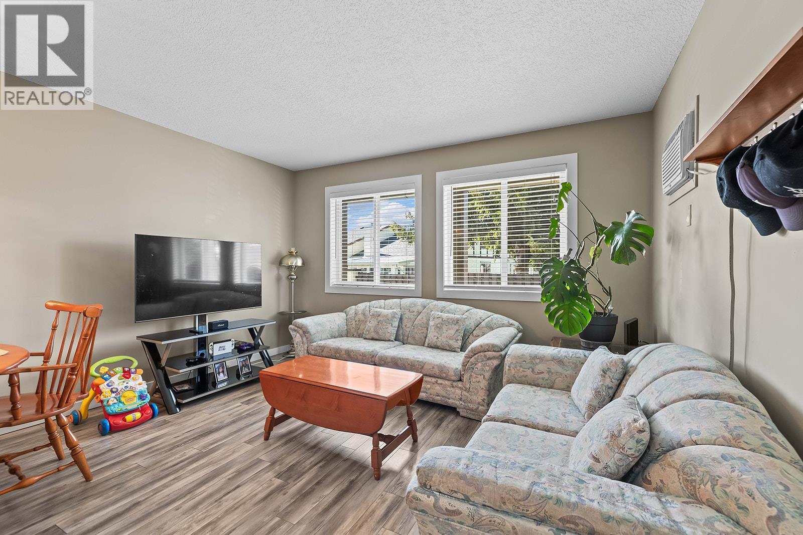 4002 25 Street - 25