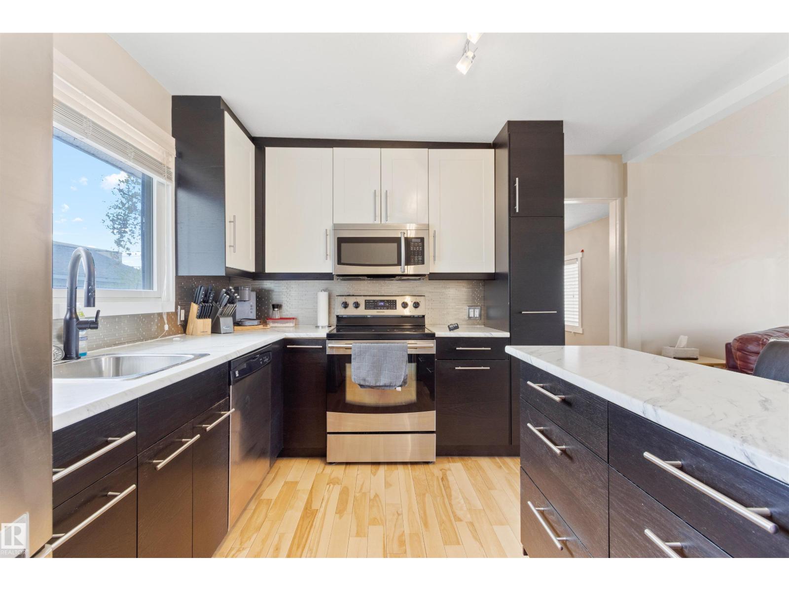 4903 52 AV — photo 11