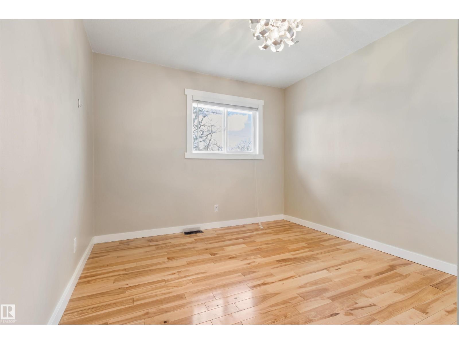 4903 52 AV — photo 12