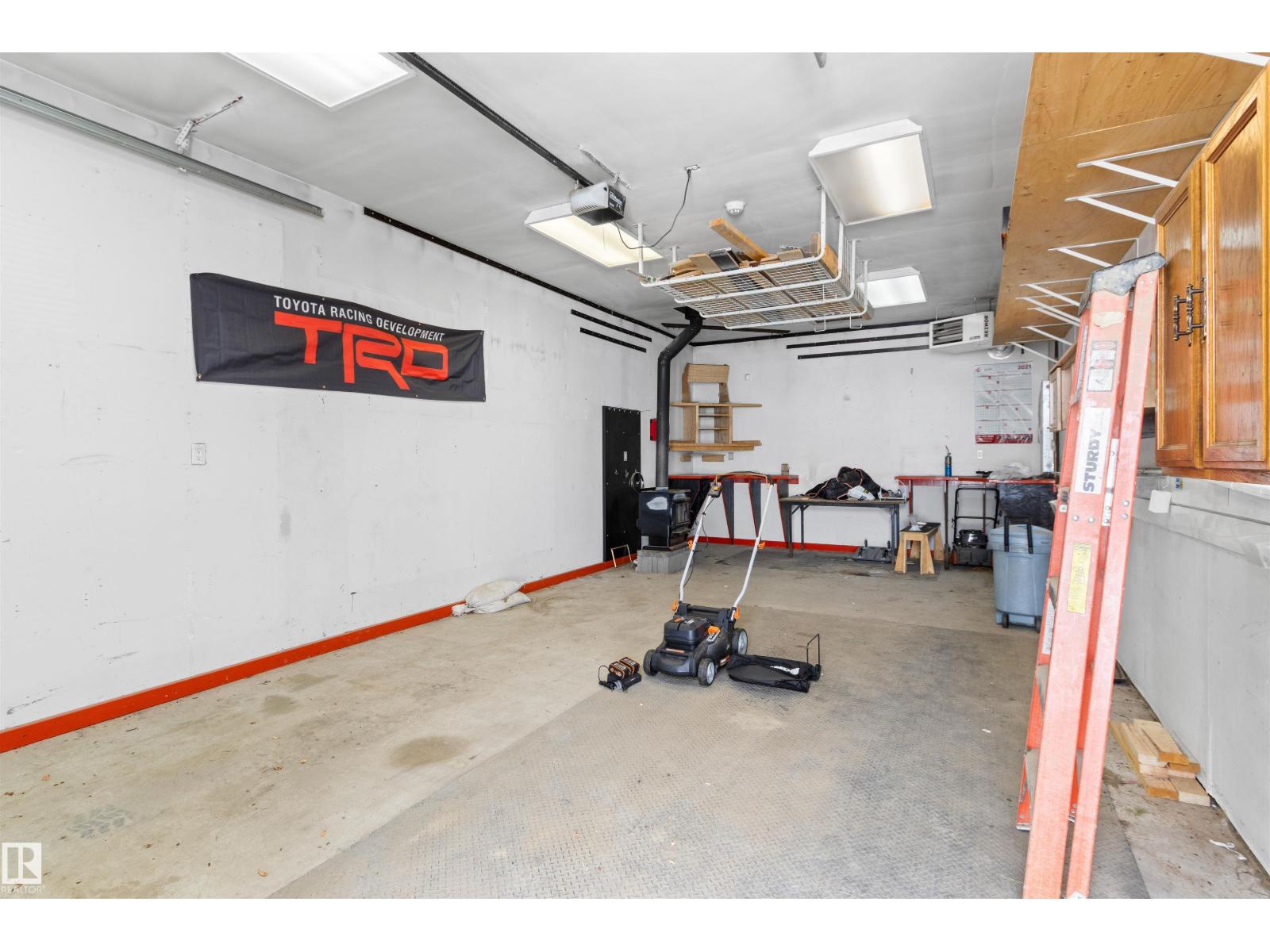 4903 52 AV — photo 6