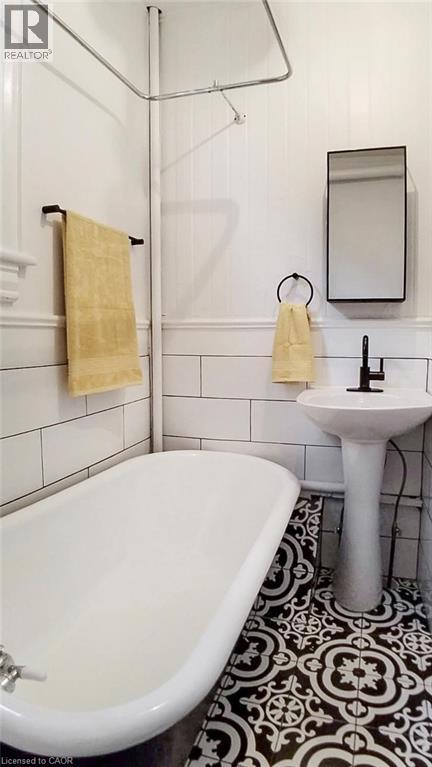 298 N EMERALD Street N Unit# 2, Hamilton, Ontario, L8L5L3 — Photo 3