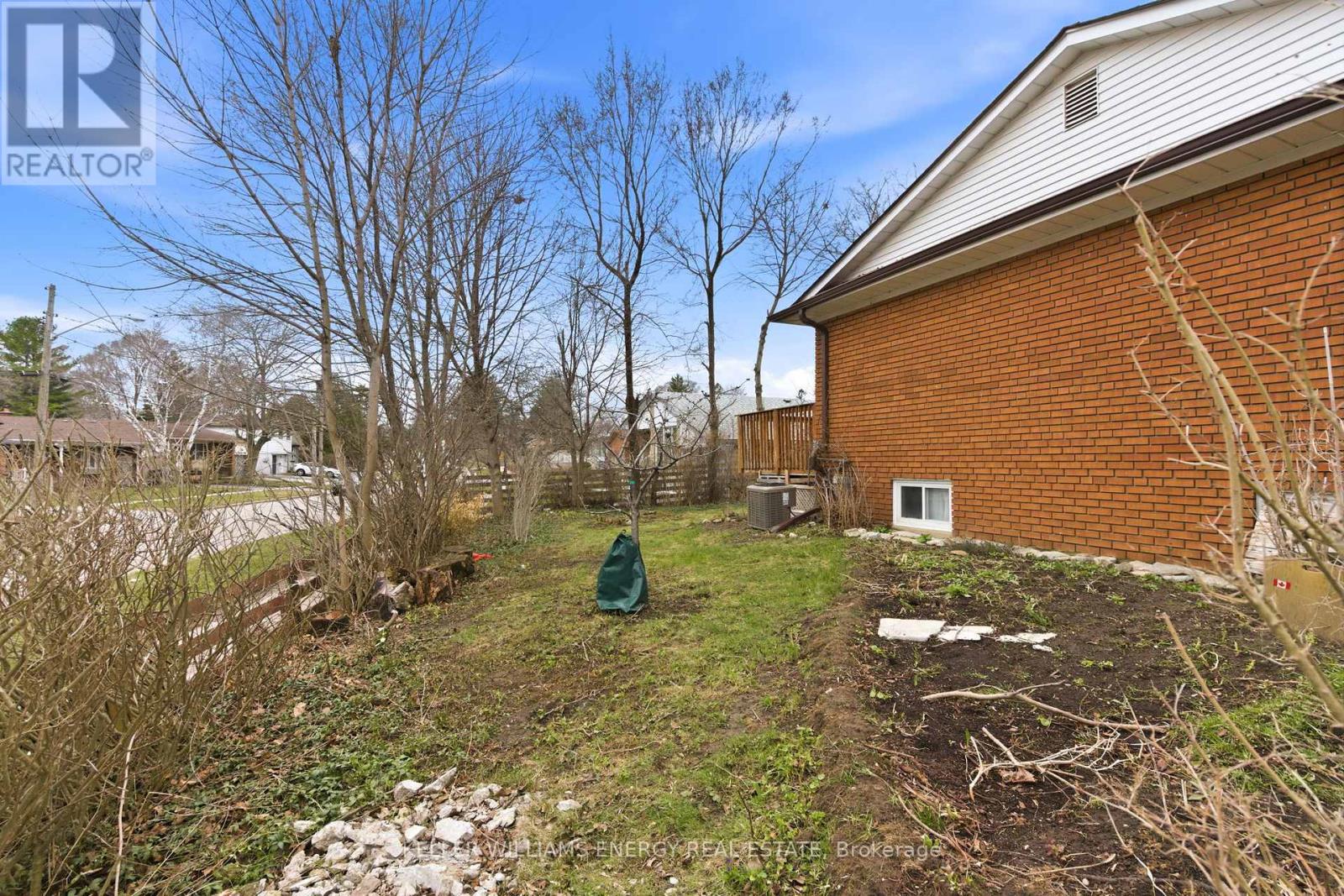 20 RAVENVIEW DRIVE - 32