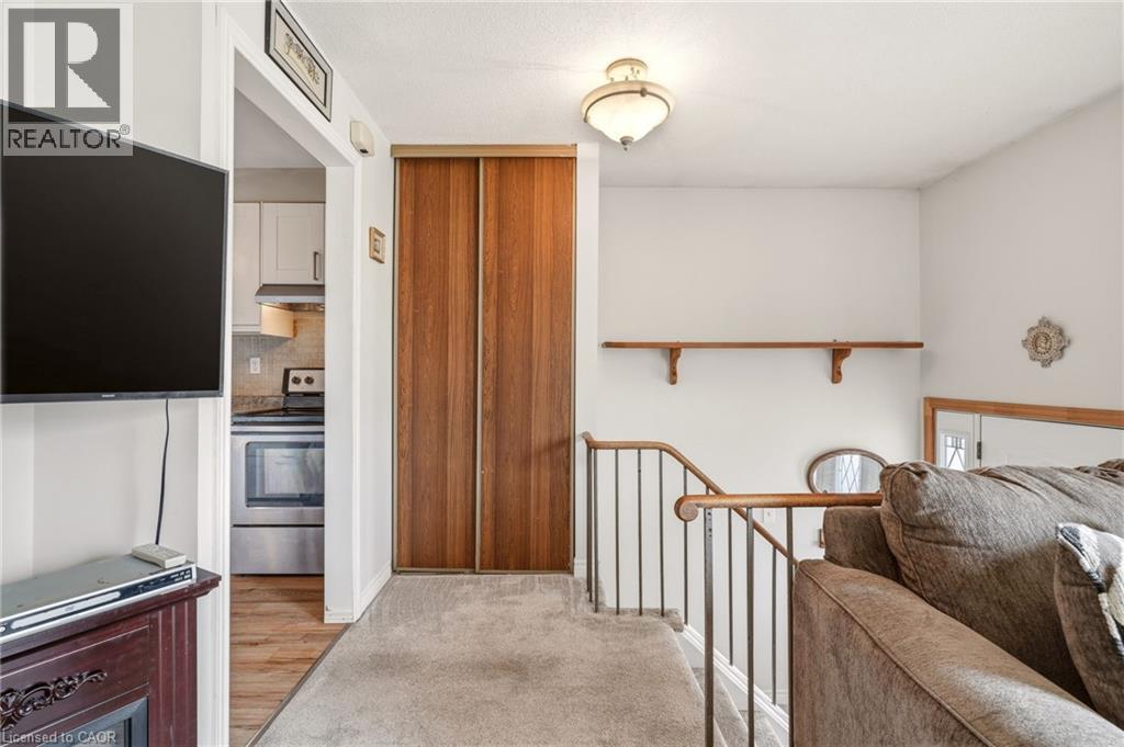 2349 MIDDLESMOOR Crescent, Burlington, Ontario, L7P3X4 — Photo 5