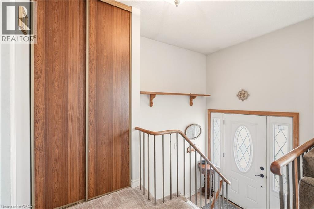 2349 MIDDLESMOOR Crescent, Burlington, Ontario, L7P3X4 — Photo 4