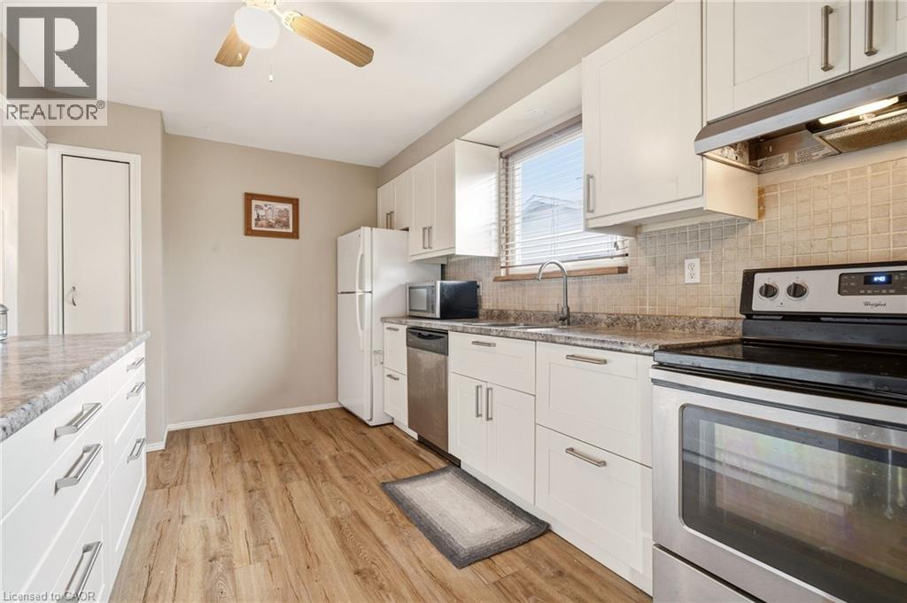 2349 MIDDLESMOOR Crescent, Burlington, Ontario, L7P3X4 — Photo 16