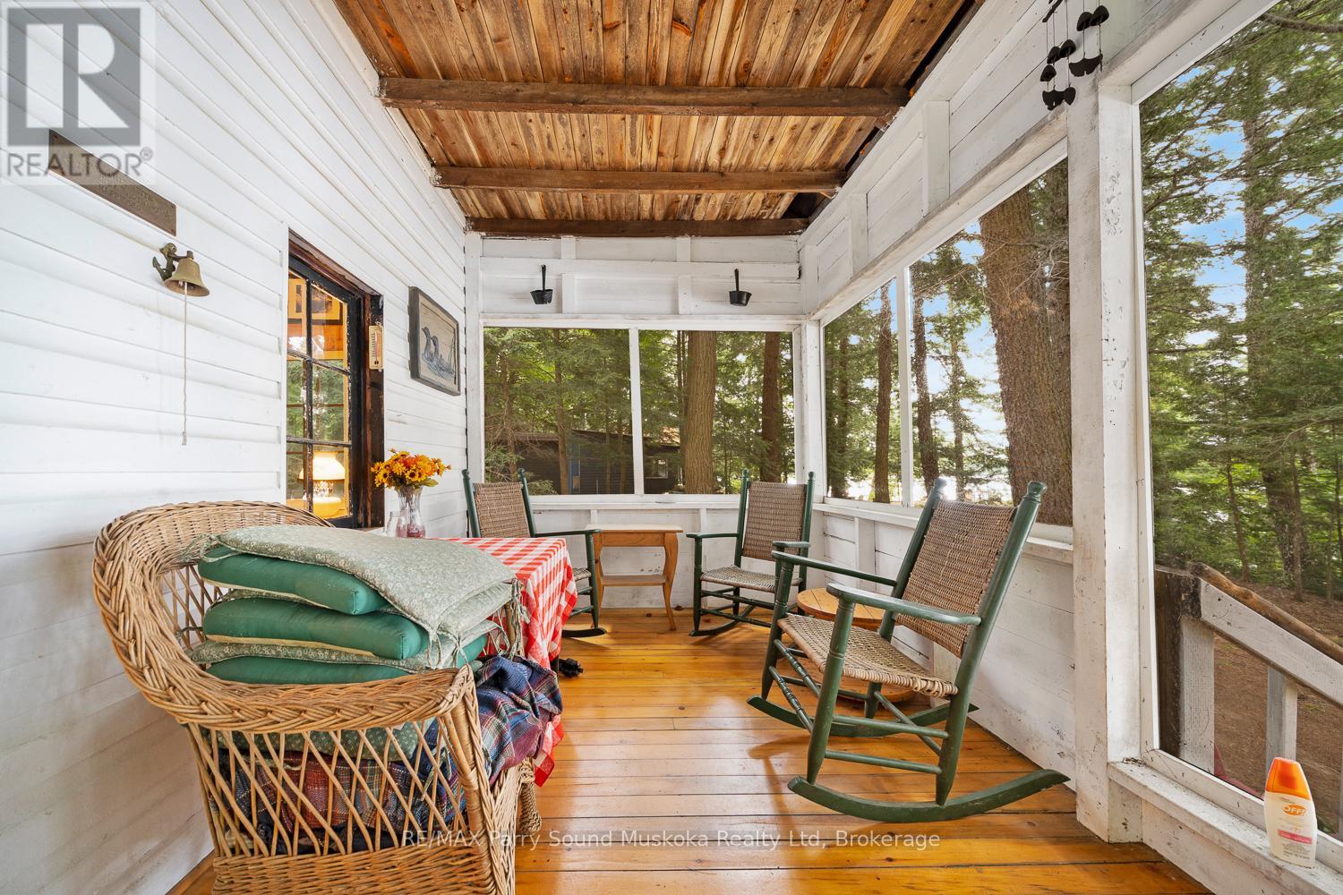 897 172 WA HORSESHOE LAKE - 19