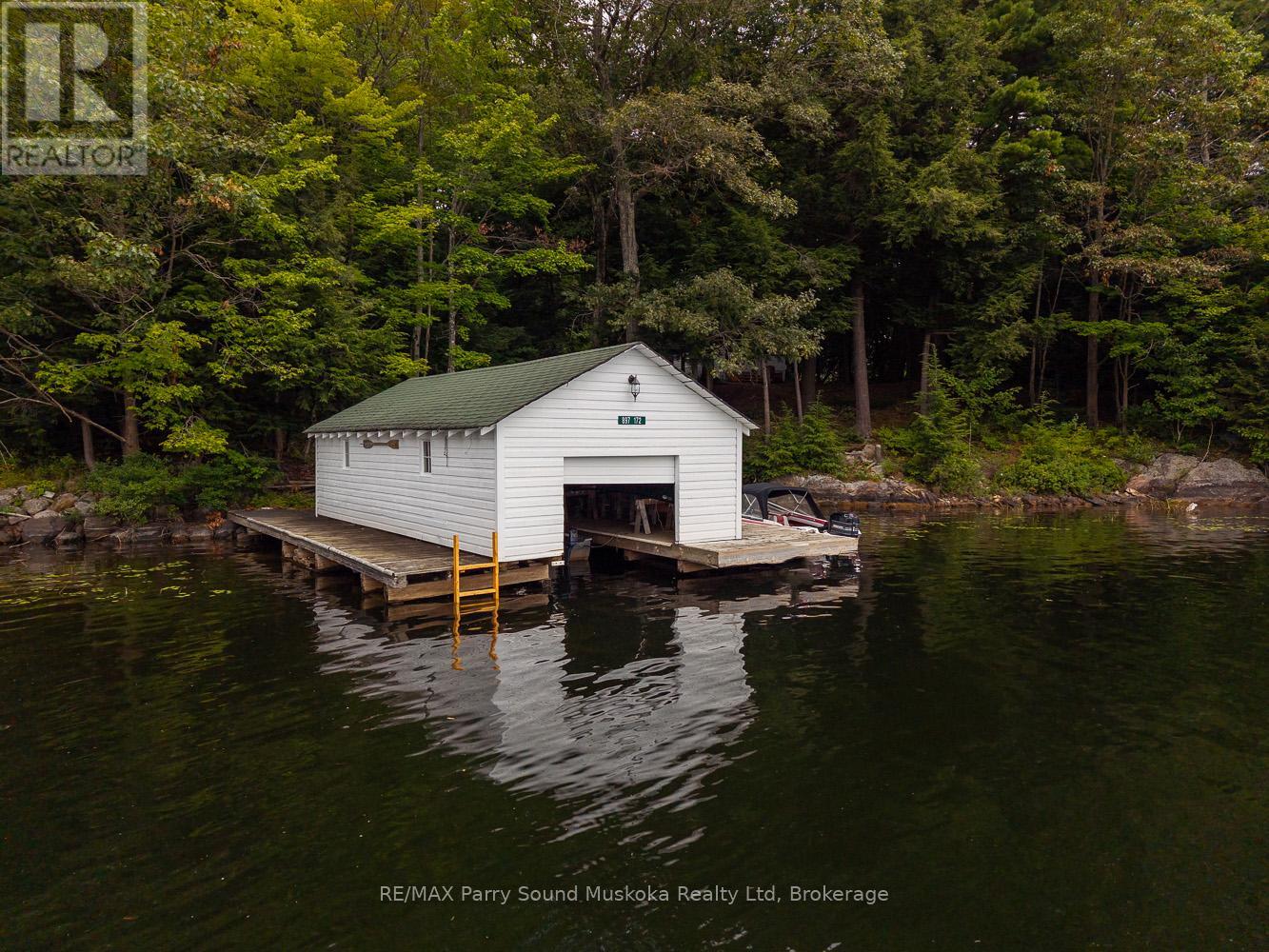 897 172 WA HORSESHOE LAKE - 41