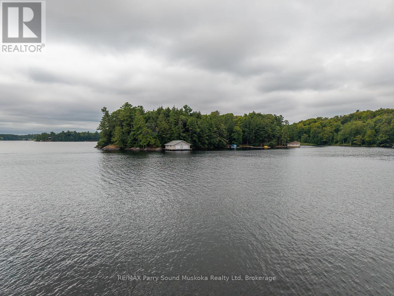 897 172 WA HORSESHOE LAKE - 8