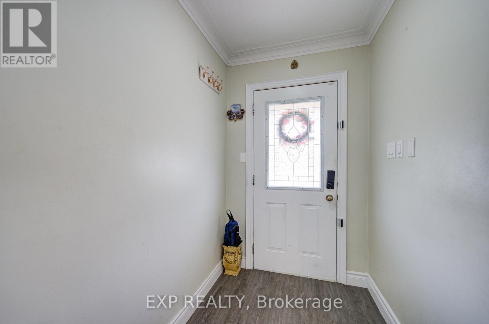95 REIDMOUNT AVENUE E - 2
