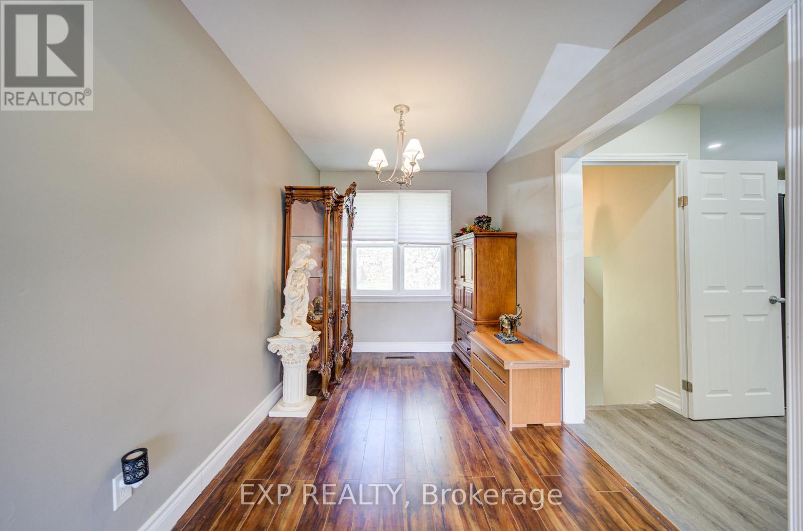 95 REIDMOUNT AVENUE E - 5
