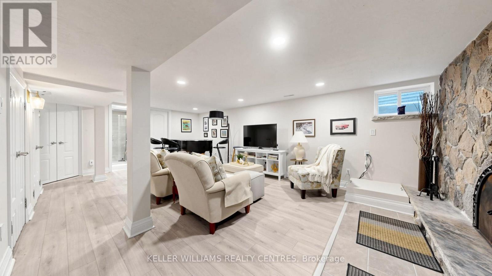 19 LESTERWOOD CRESCENT - 26