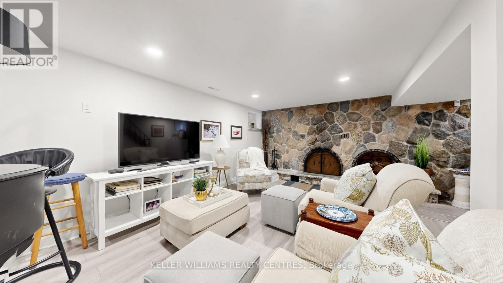 19 LESTERWOOD CRESCENT - 29
