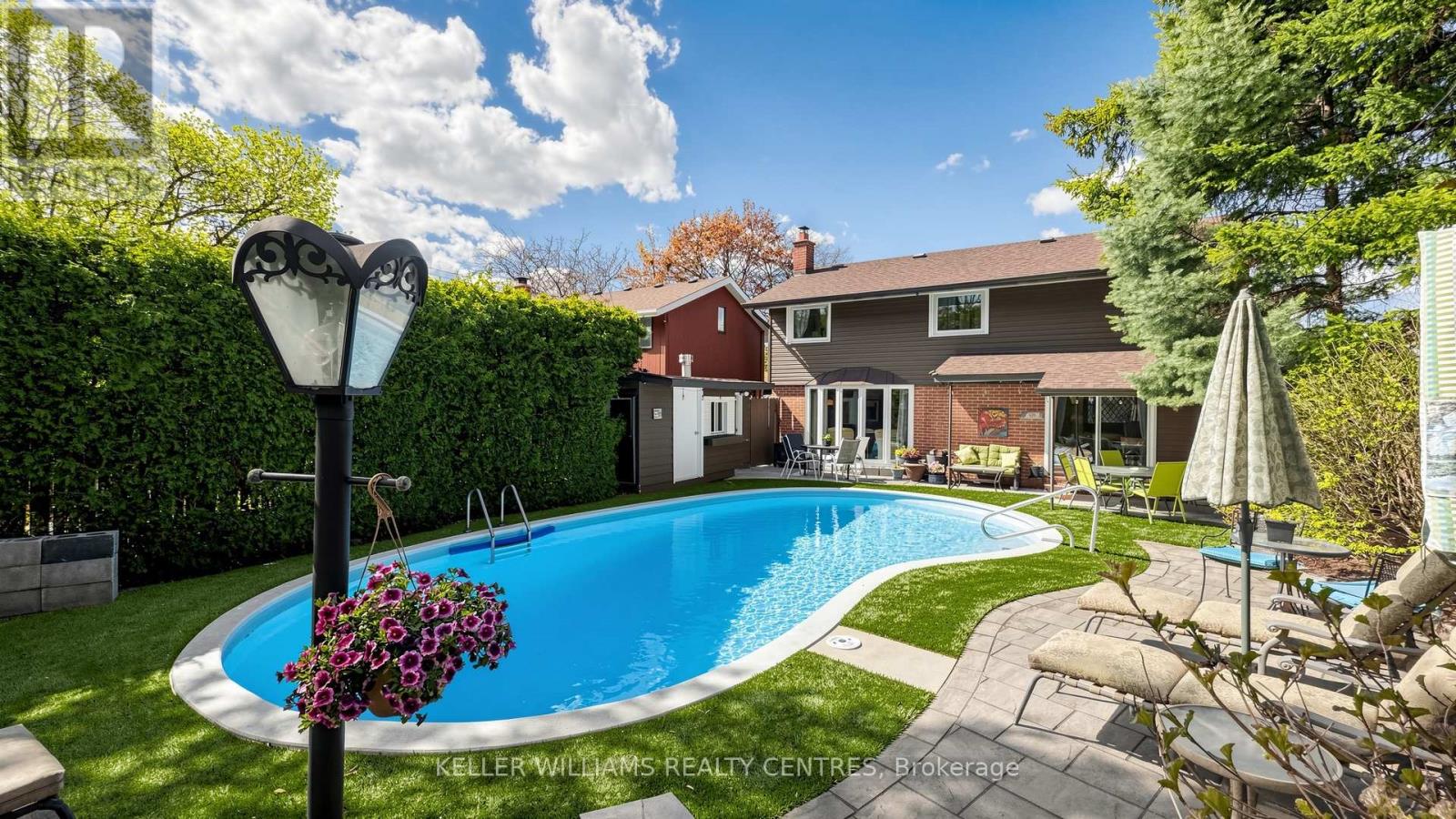 19 LESTERWOOD CRESCENT - 32