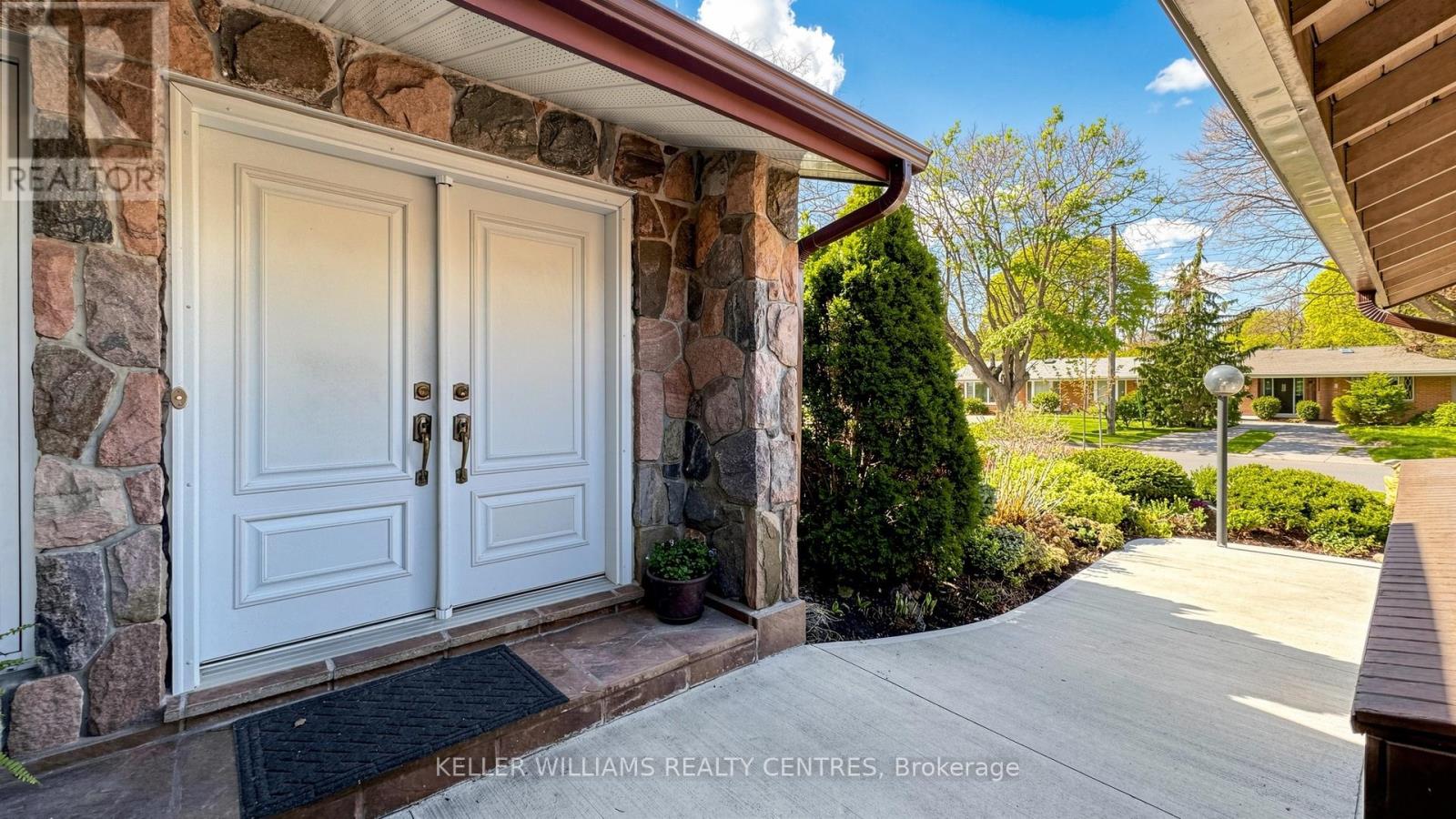 19 LESTERWOOD CRESCENT - 4