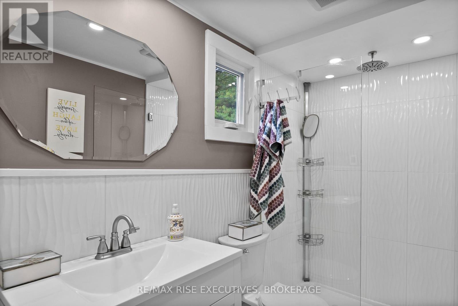 1017 WOODS LANE - 21
