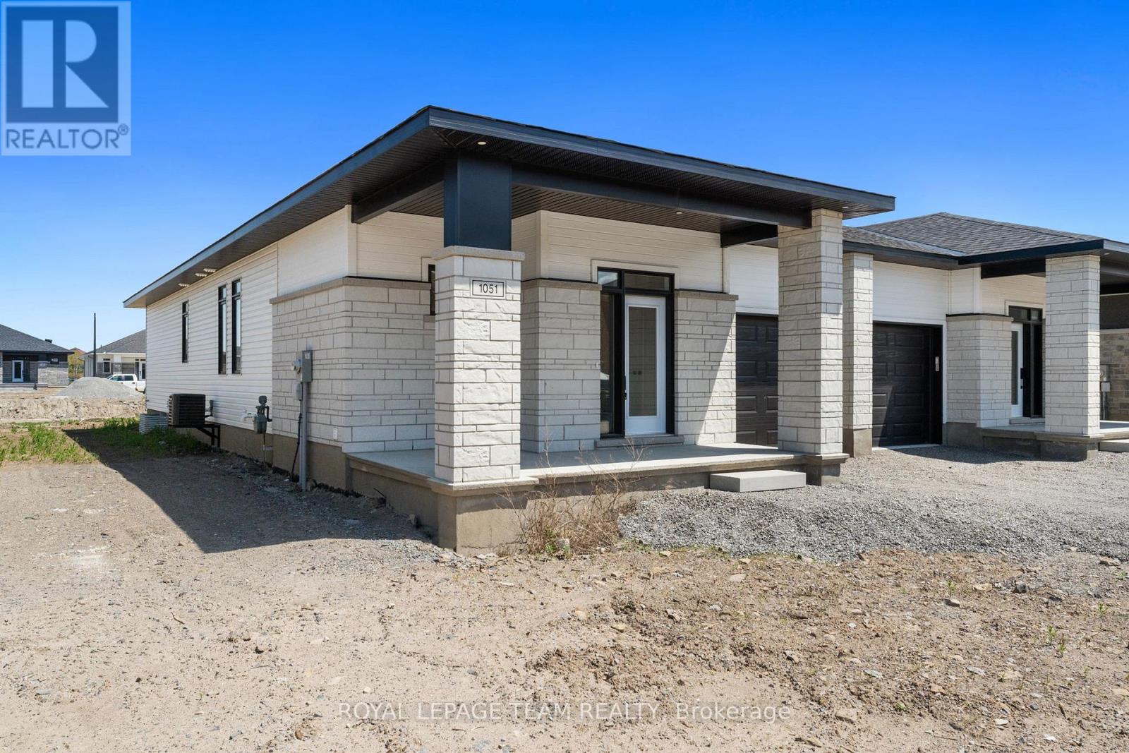 1051 MOORE STREET - Image 2
