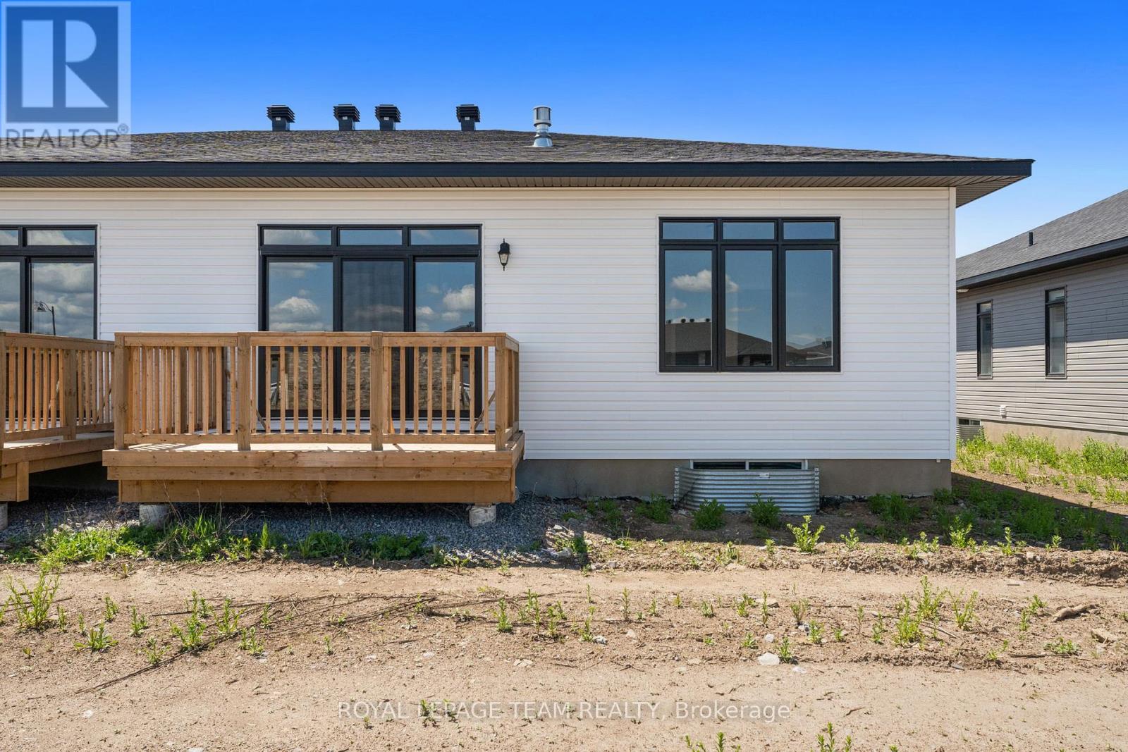 1051 MOORE STREET - 37