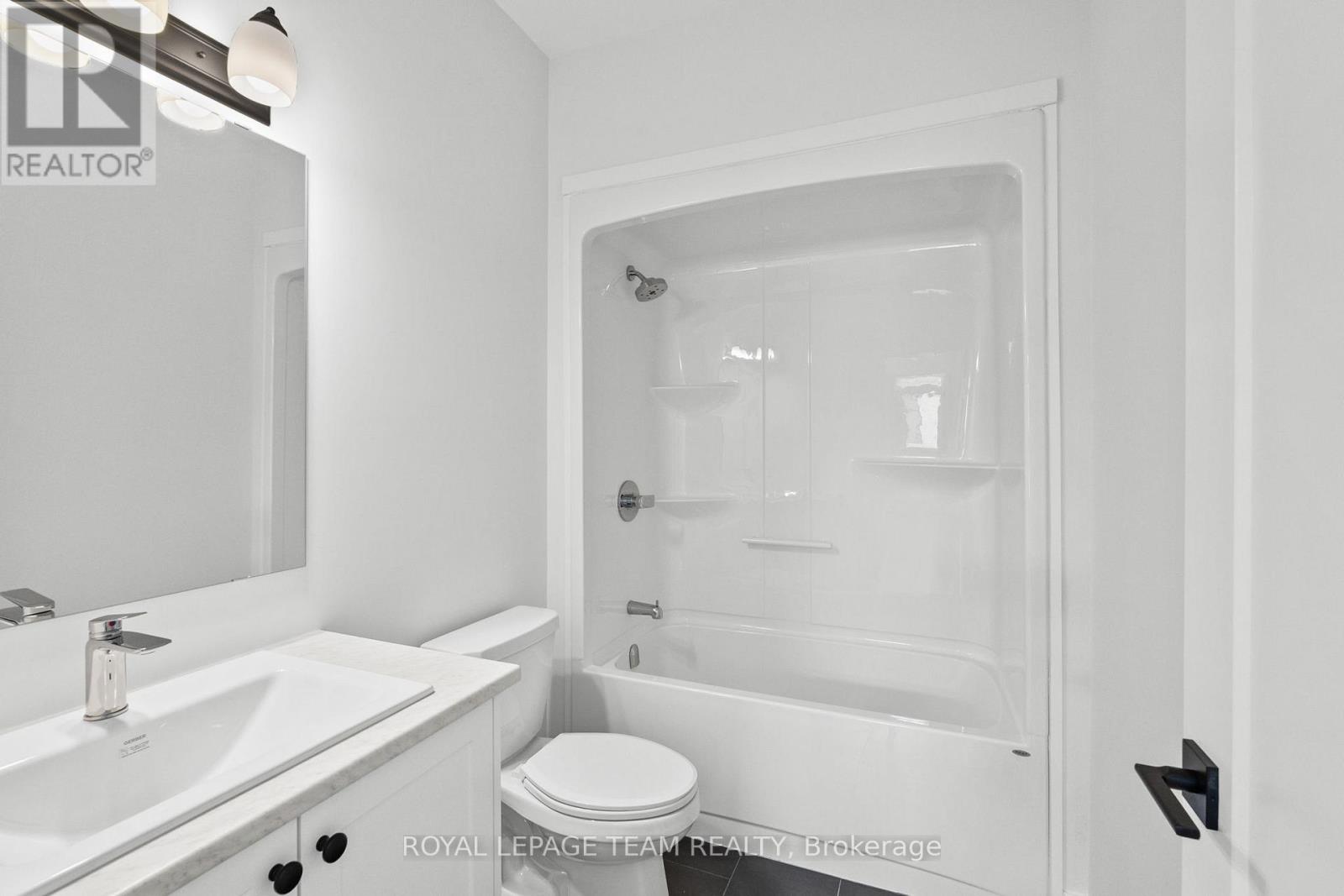 1051 MOORE STREET - 31