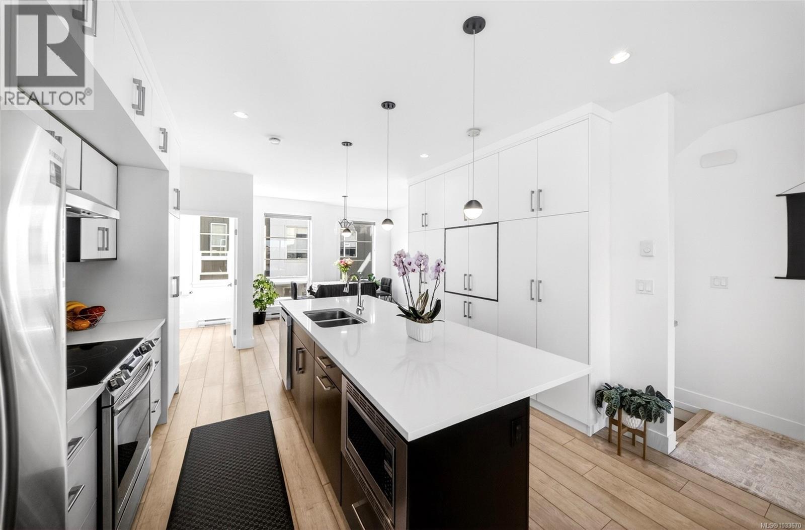 #1 1052 Tillicum Rd - 7