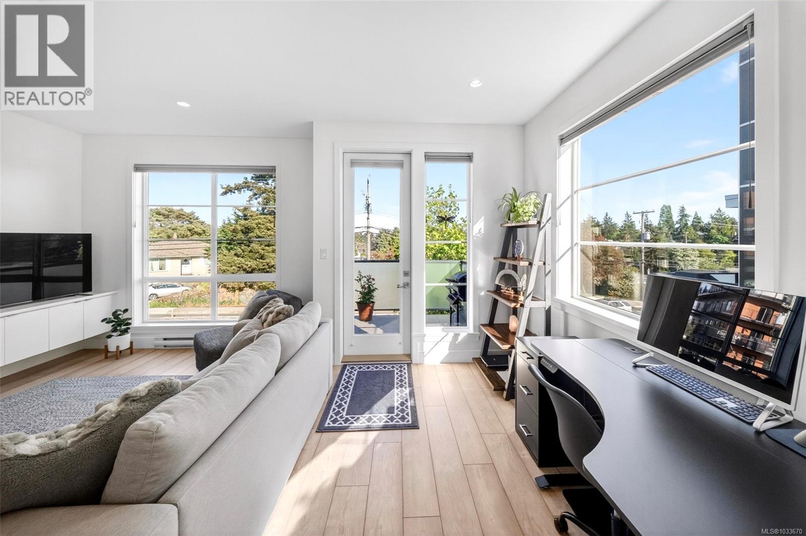 #1 1052 Tillicum Rd - 13