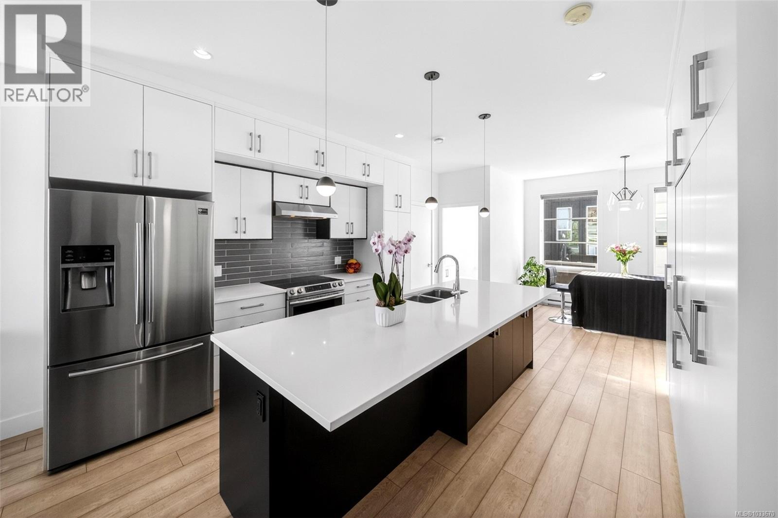 #1 1052 Tillicum Rd - 8