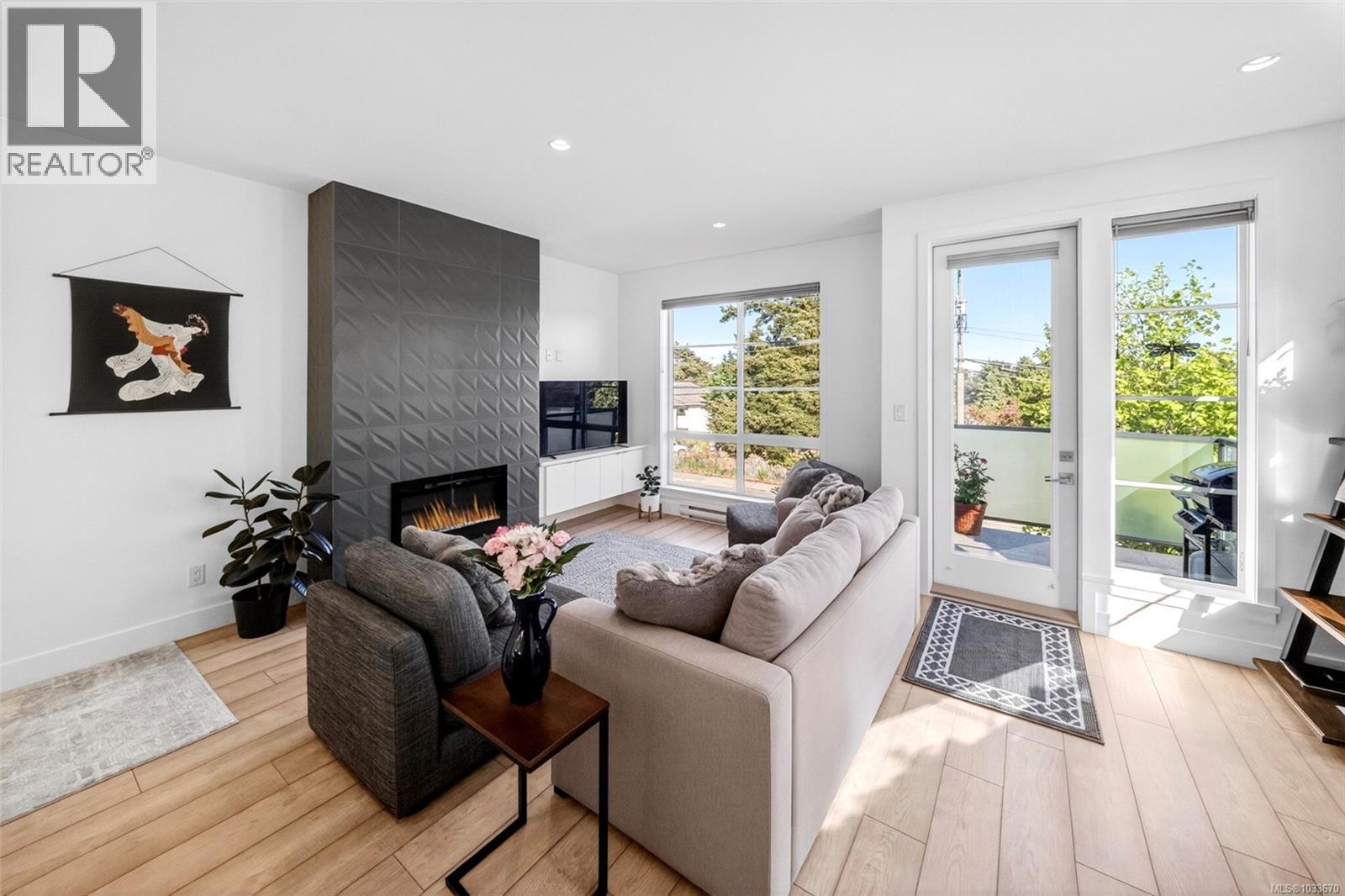 #1 1052 Tillicum Rd - 10