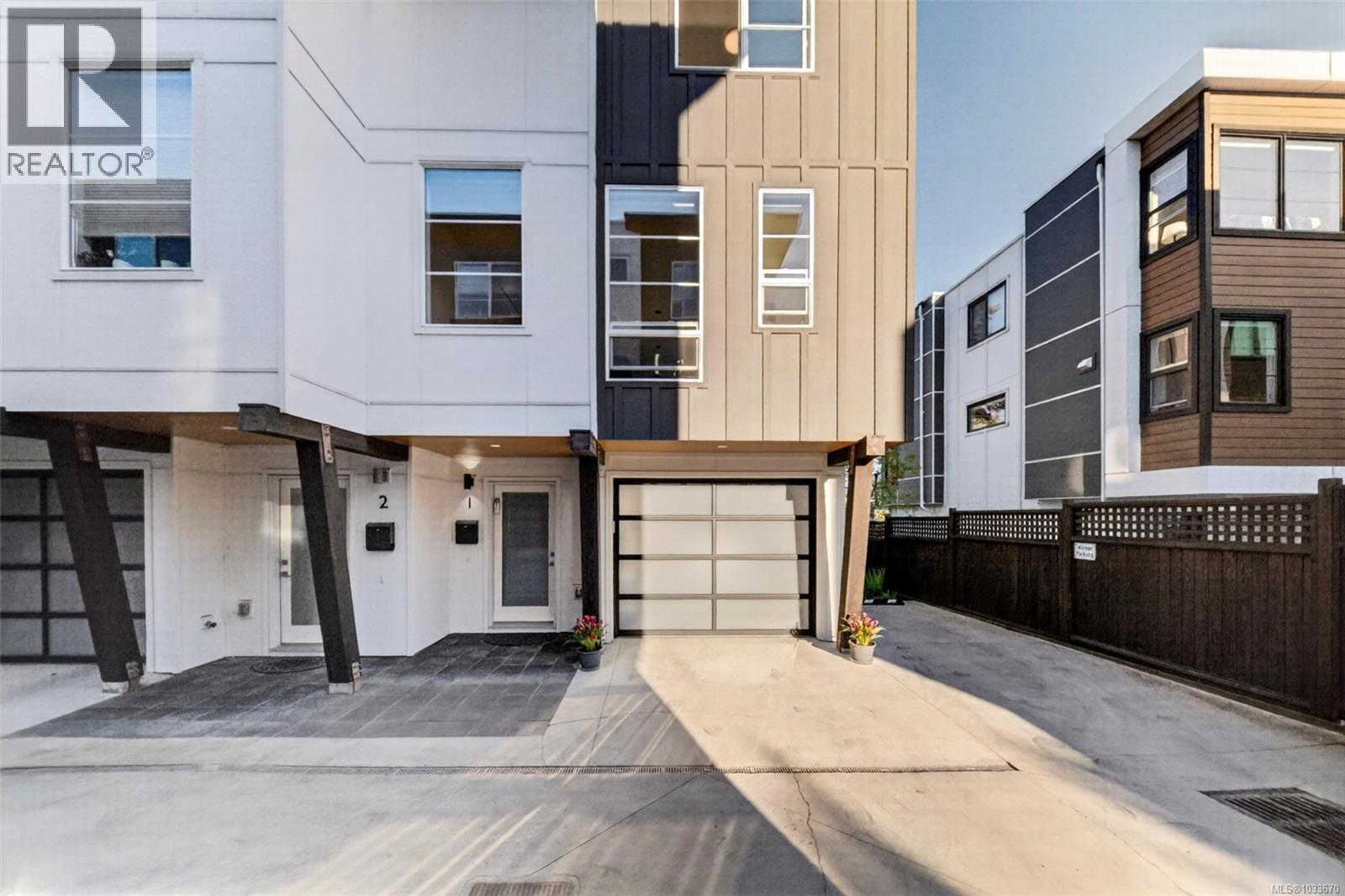 #1 1052 Tillicum Rd - 2