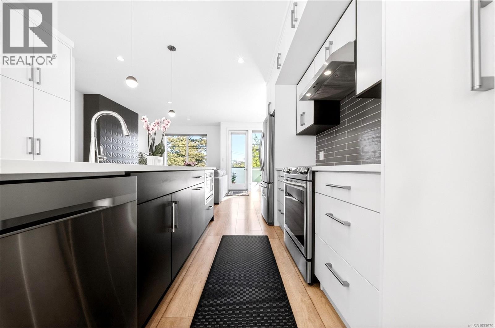 #1 1052 Tillicum Rd - 6