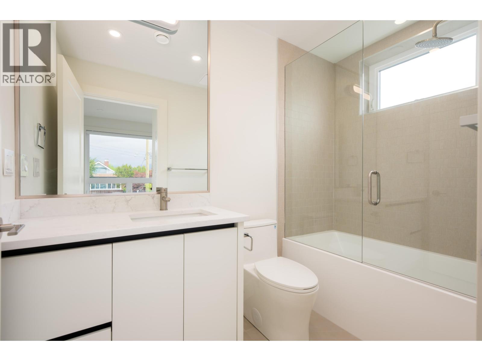 2 3645 DUNDAS STREET — photo 3