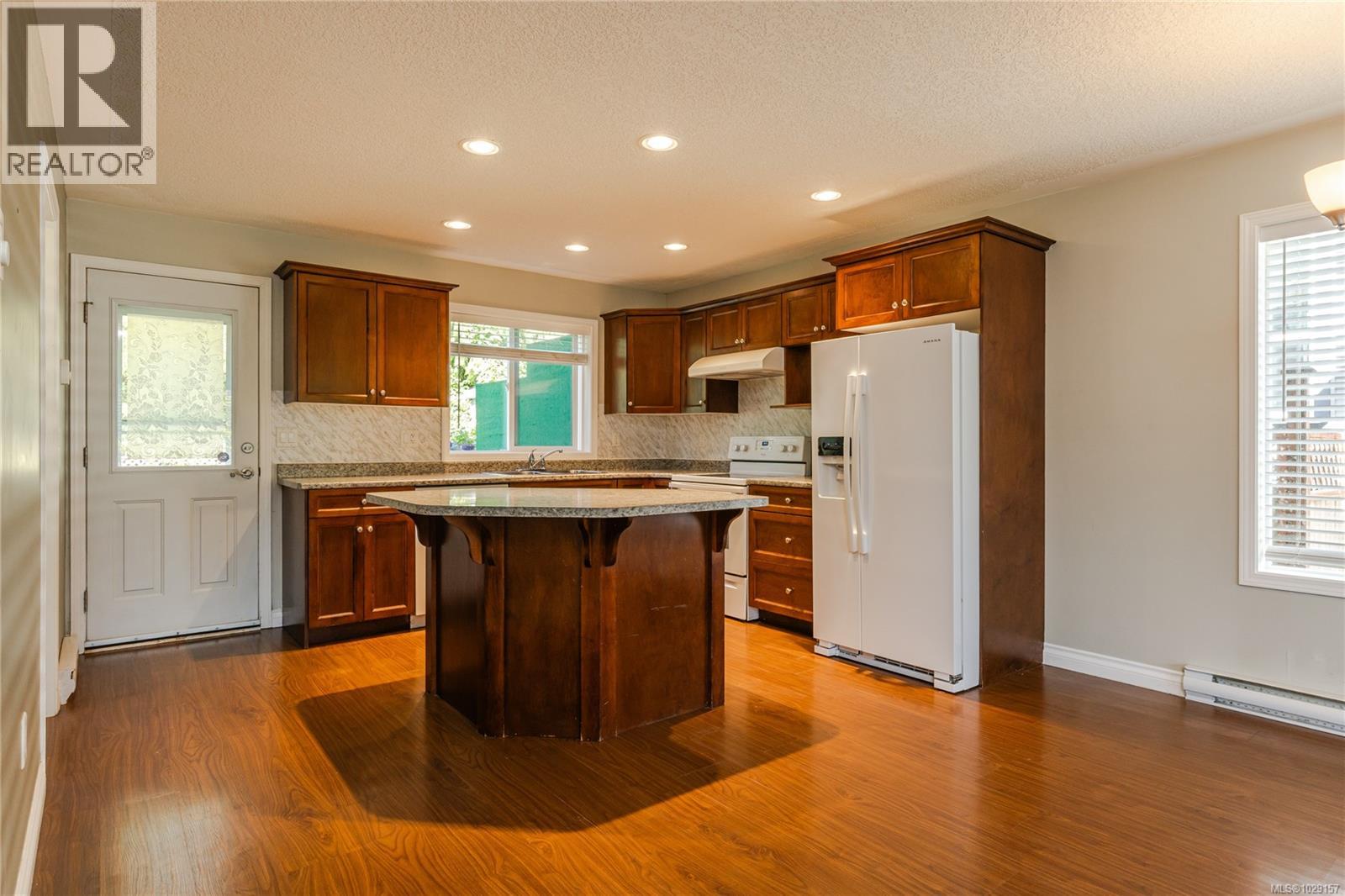 293 Applegreen Ave - 4