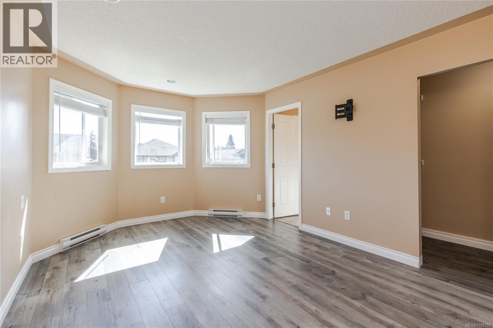 293 Applegreen Ave - 9