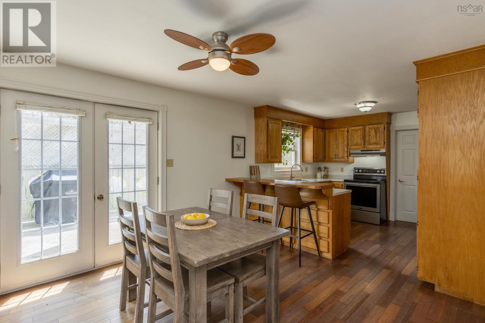 Property 21 of 48 of 3164 Cornwallis Crescent