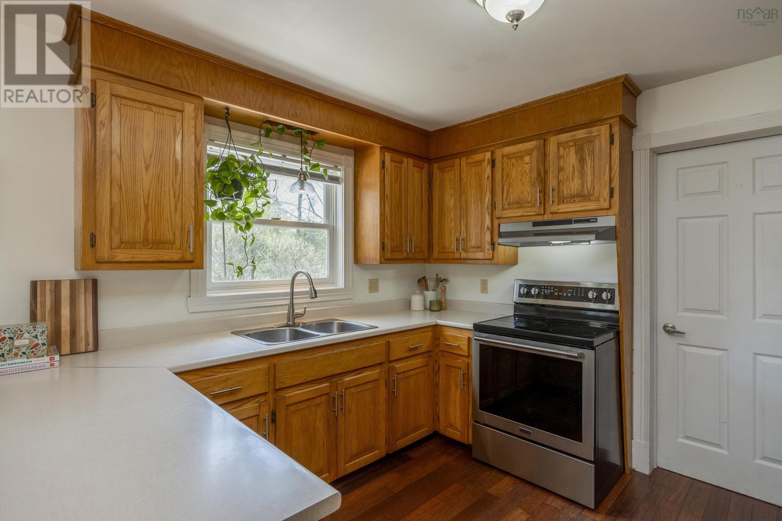 Property 8 of 48 of 3164 Cornwallis Crescent