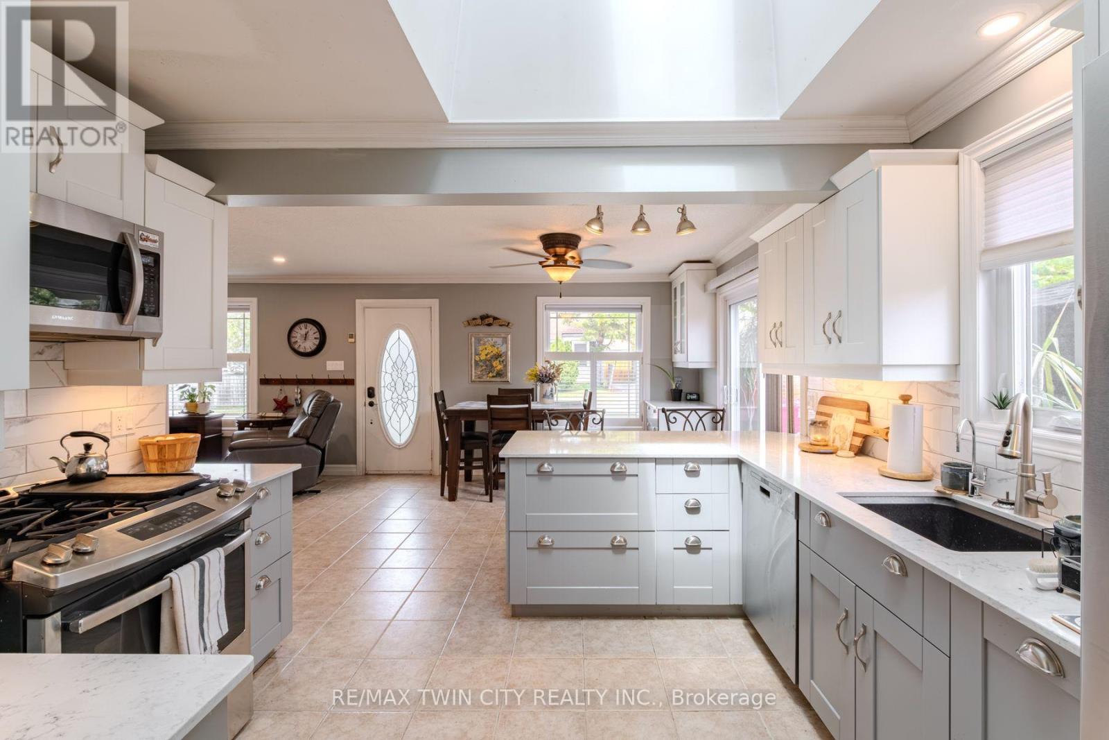 36 CRANDELL AVENUE - 12