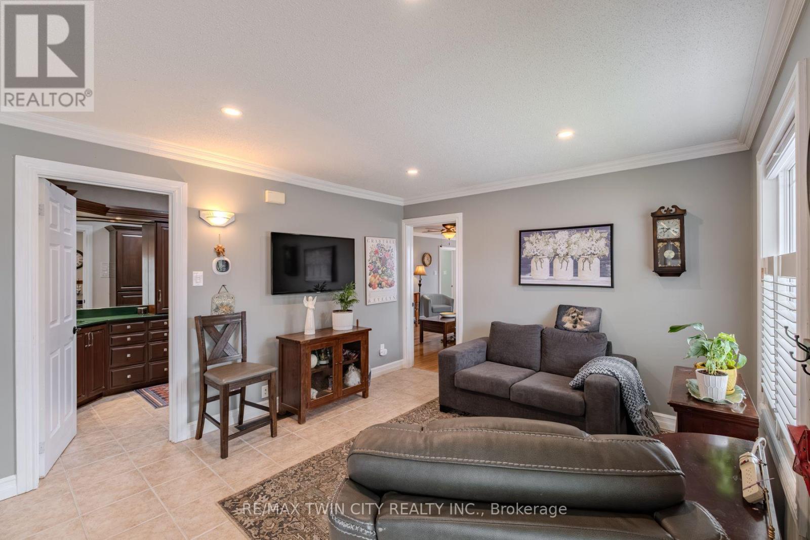 36 CRANDELL AVENUE - 14
