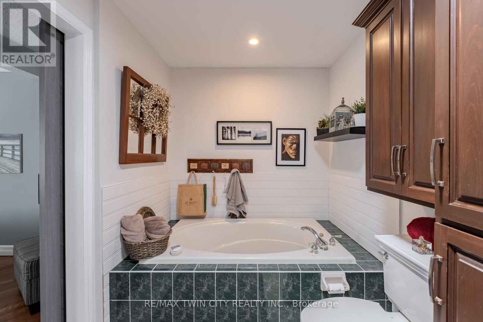36 CRANDELL AVENUE - 16