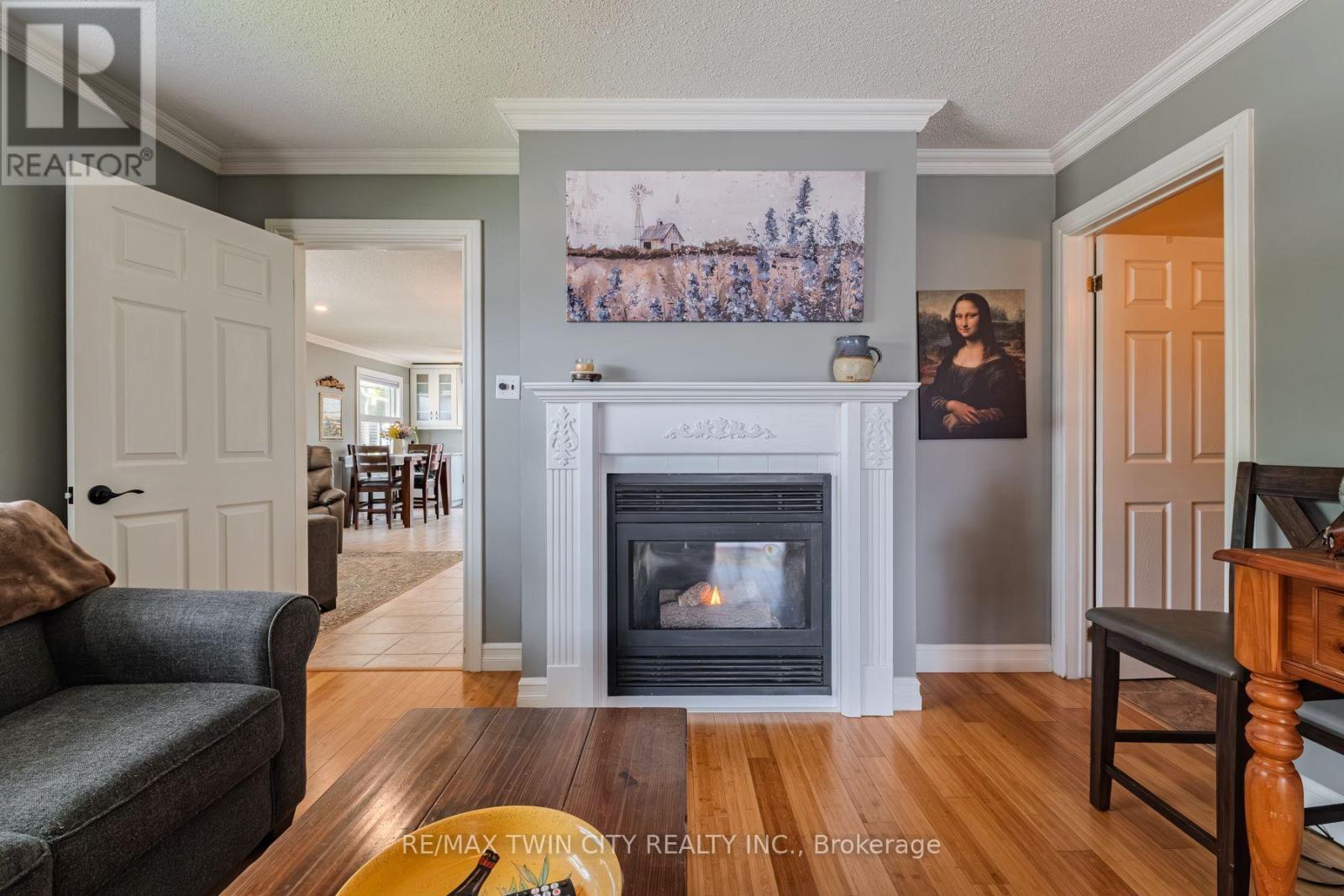 36 CRANDELL AVENUE - 24