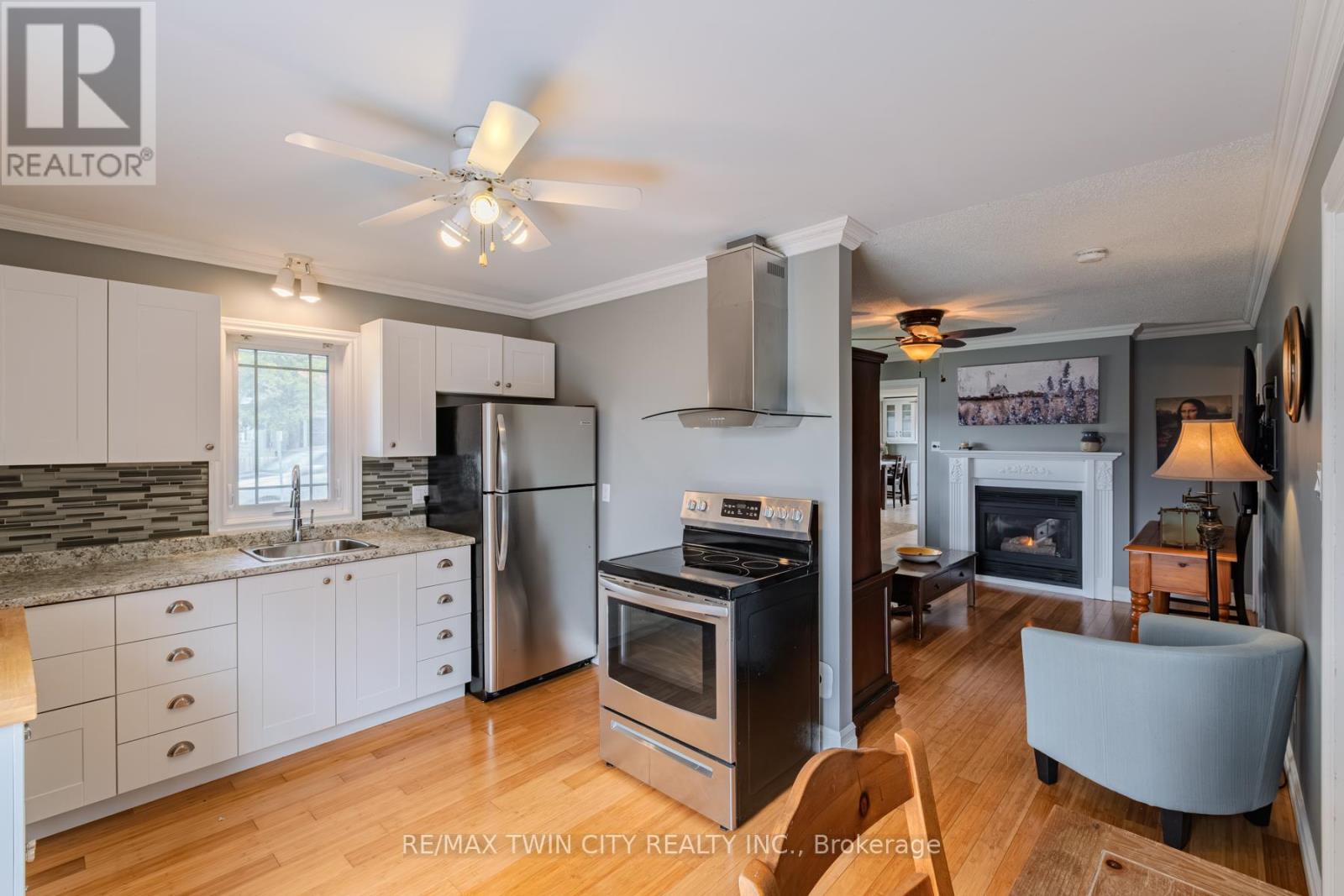 36 CRANDELL AVENUE - 28