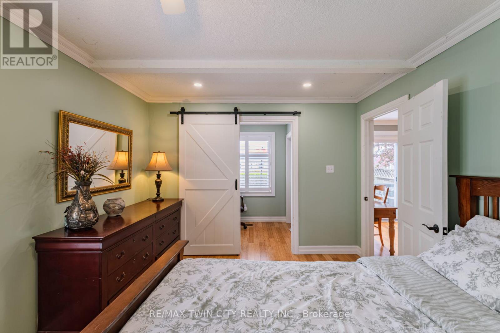 36 CRANDELL AVENUE - 32