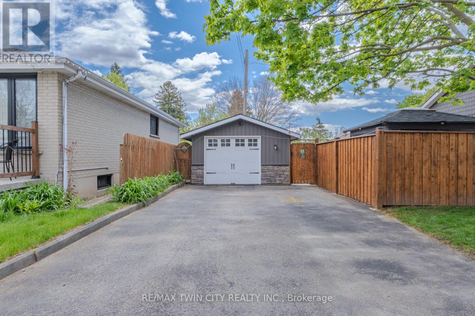 36 CRANDELL AVENUE - 4