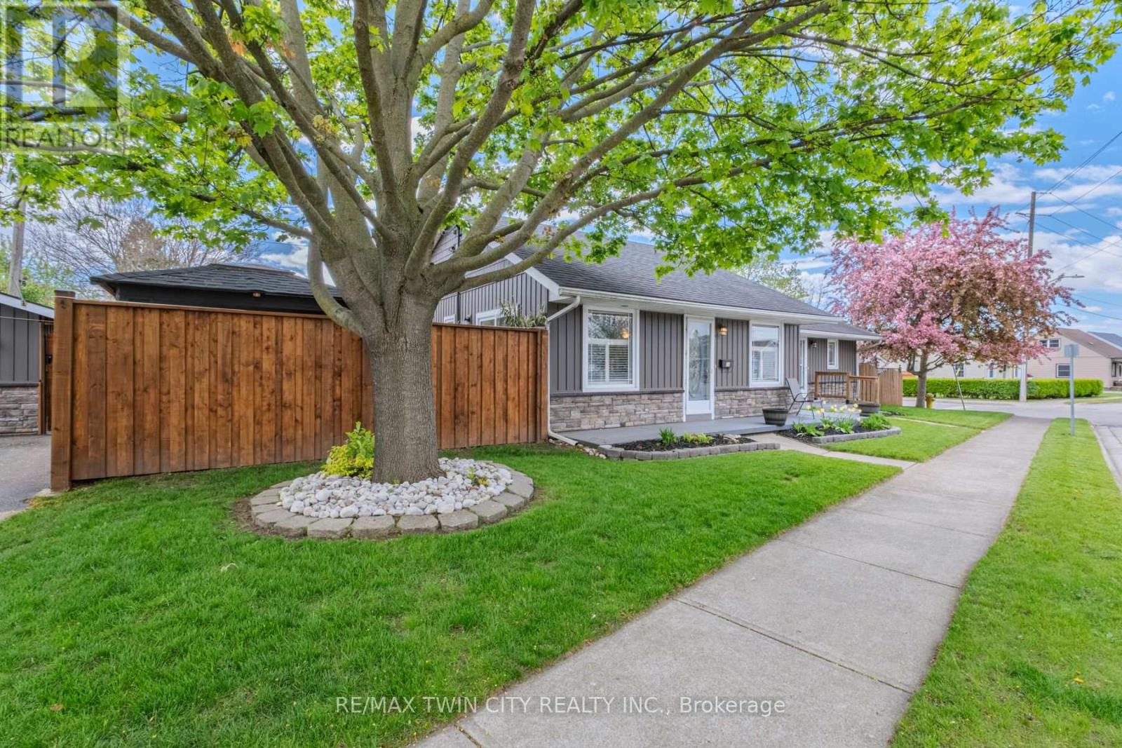 36 CRANDELL AVENUE - 5