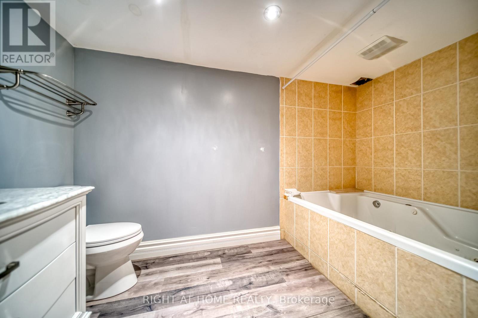 44 ROYAL HENLEY BOULEVARD - 34