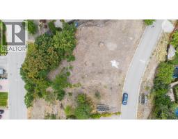 1703 Lindsay Drive, Kelowna, BC V1Y2A7 Photo 9
