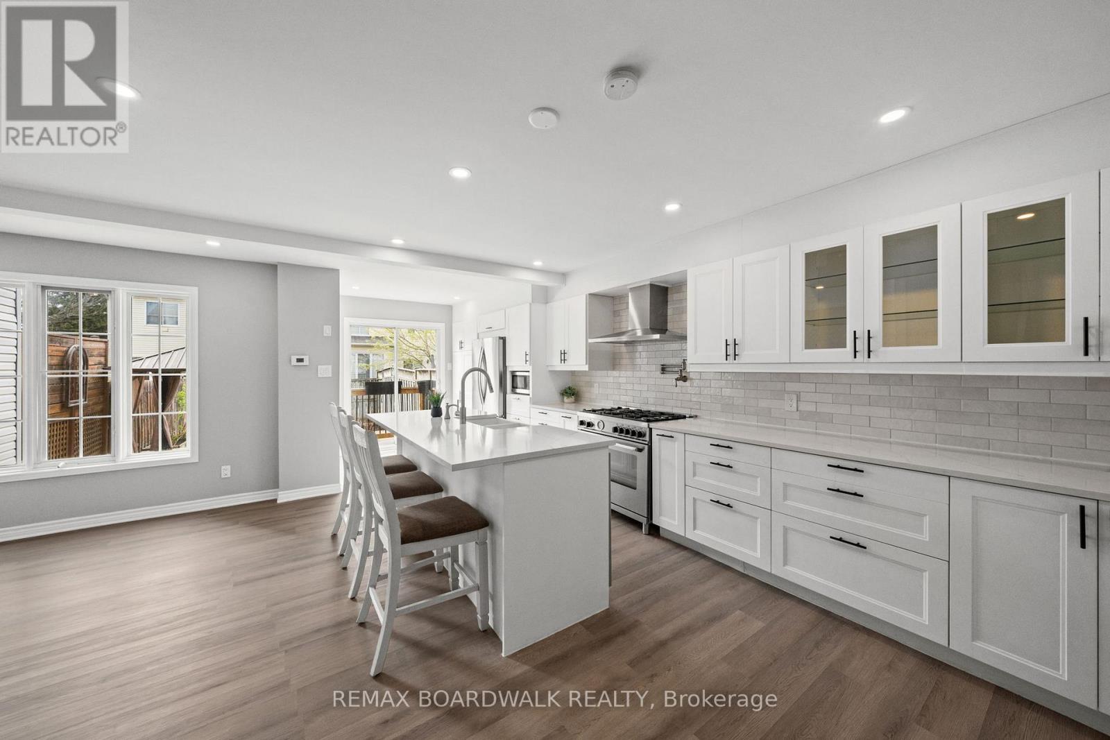 Expansive kitchen
