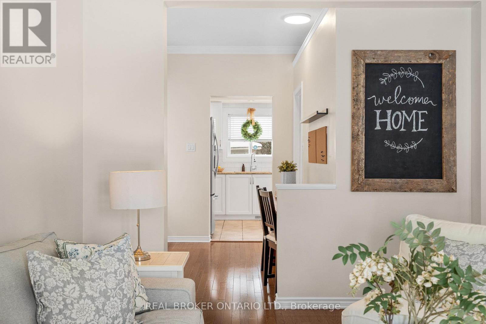 41 GOLDER'S GREEN LANE - 10