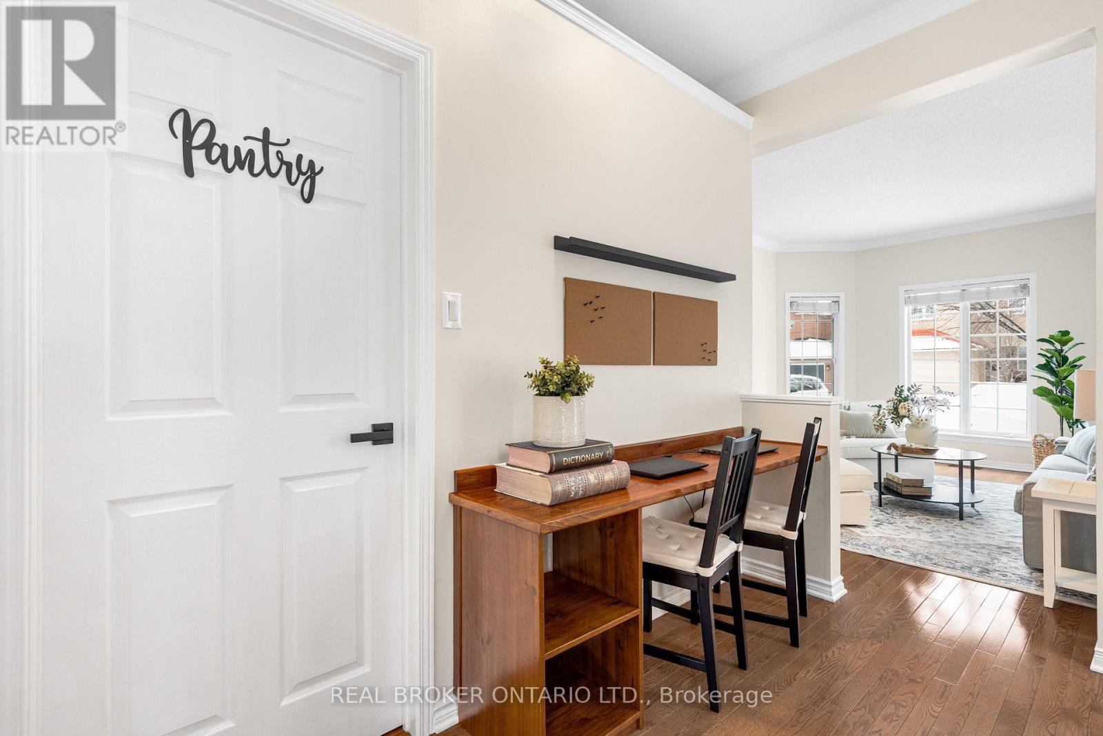 41 GOLDER'S GREEN LANE - 11