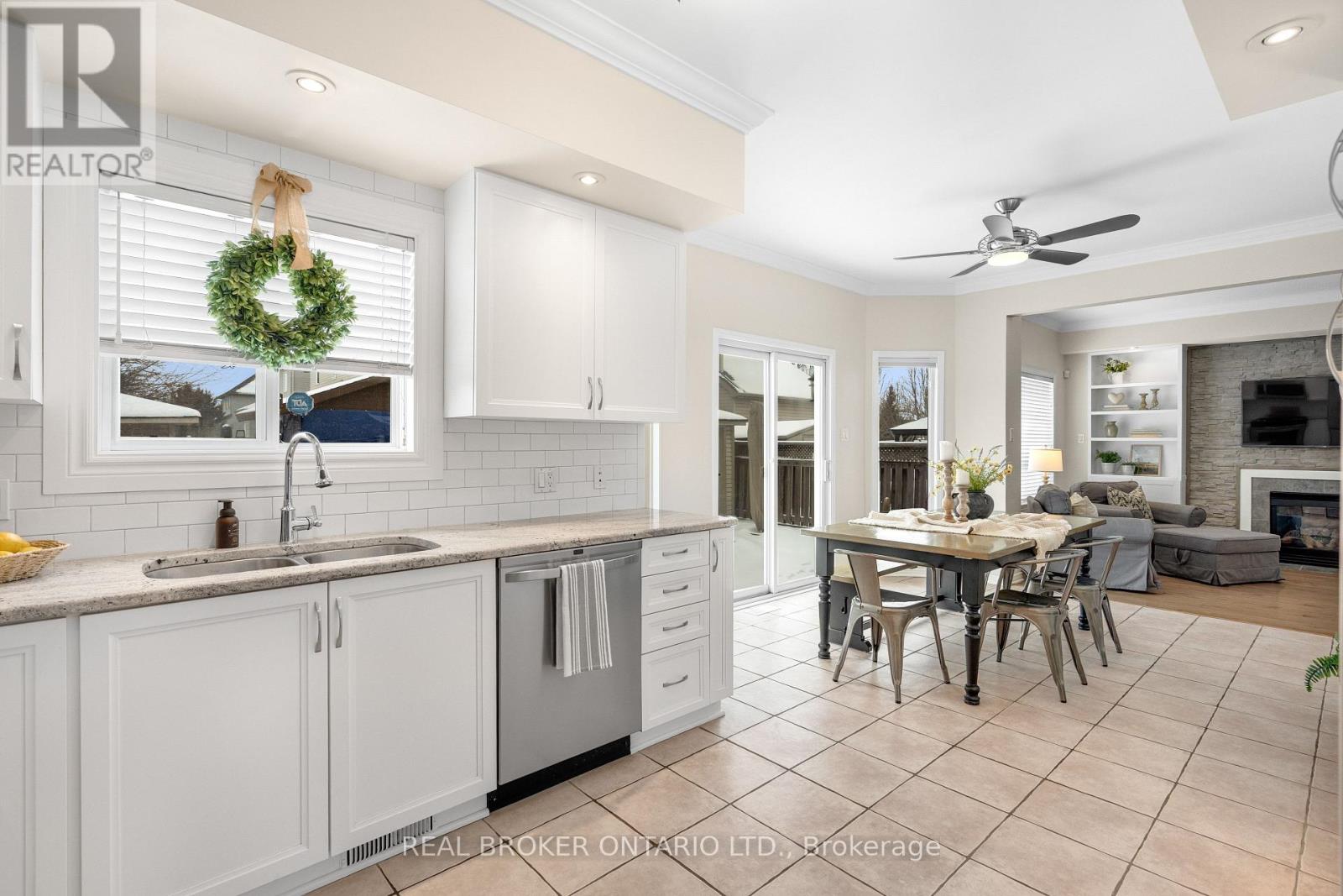 41 GOLDER'S GREEN LANE - 14
